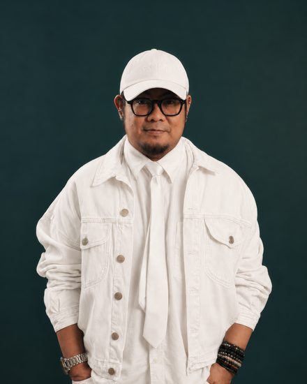 John Lenard Casiño bilang Karyas